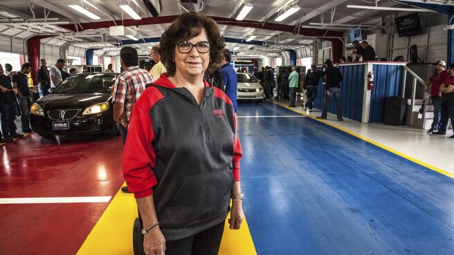 Dallas Car Sharks season 2 episode 21 on Discovery Plus