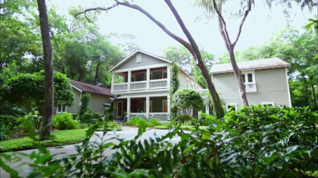Island Life season 2 episode 3 on Discovery Plus