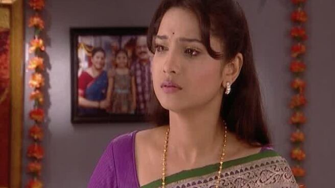 Pavitra Rishta season 1 episode 300 on Zee5