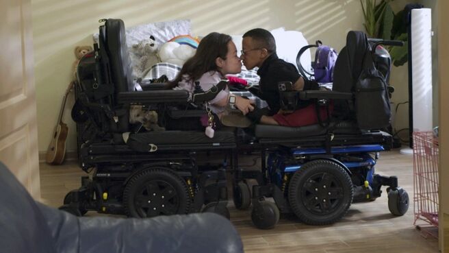 Jay & Pamela season 1 episode 5 on Discovery Plus