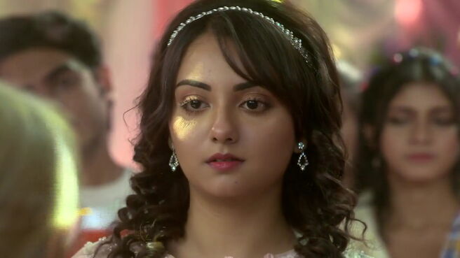 Besh Korechhi Prem Korechhi season 1 episode 10 on Zee5