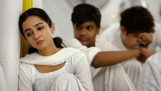 Bakaiti season 1 episode 2 on Zee5