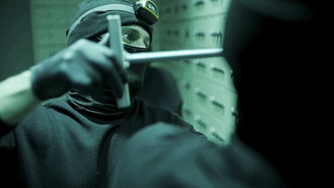 Inside the Heist season 1 episode 4 on Discovery Plus