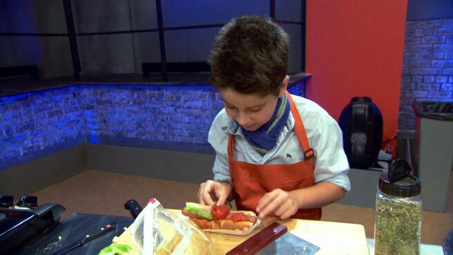 Rachael Ray's Kids Cook-Off season 1 episode 3 on Discovery Plus