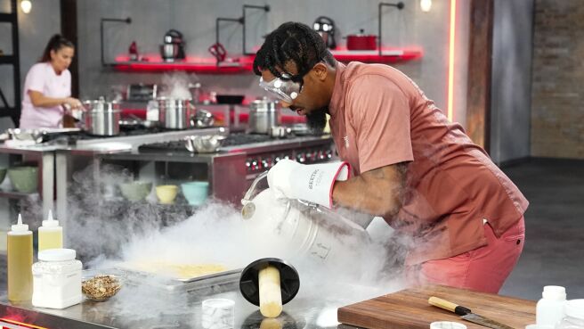 Cutthroat Kitchen: Knives Out season 1 episode 7 on Discovery Plus