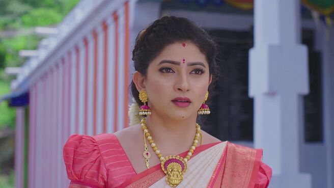 Tere Chehre Se Nazar Nahi Hatati season 1 episode 1 on Zee5
