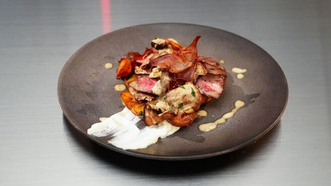 Cutthroat Kitchen: Knives Out season 1 episode 6 on Discovery Plus