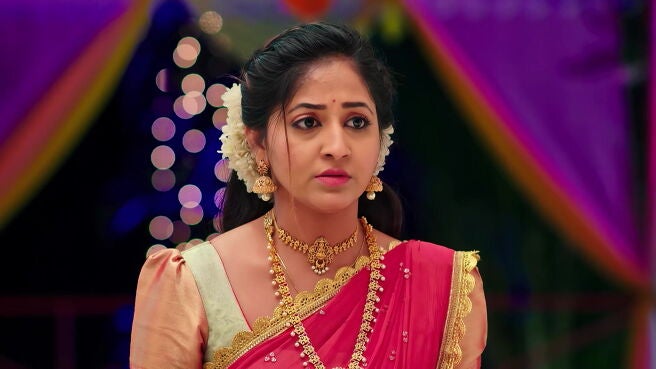 Aval Varuvala season 1 episode 10 on Zee5
