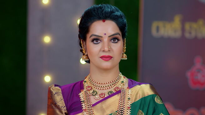 Kudumbasametham season 1 episode 28 on Zee5