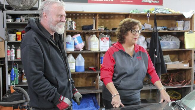 Dallas Car Sharks season 2 episode 24 on Discovery Plus