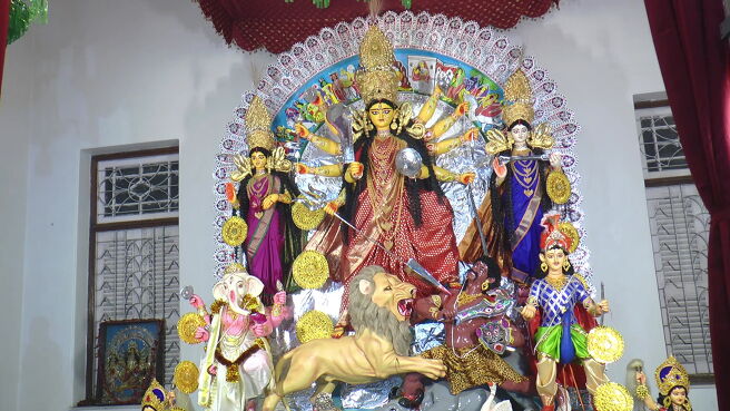 Pujo Parikrama season 1 episode 4 on Zee5