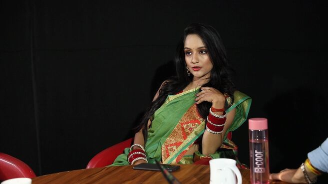 Aur Sunao  season 1 episode 8 on Zee5