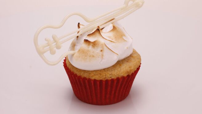 Cupcake Wars season 5 episode 8 on DiscoveryPlus