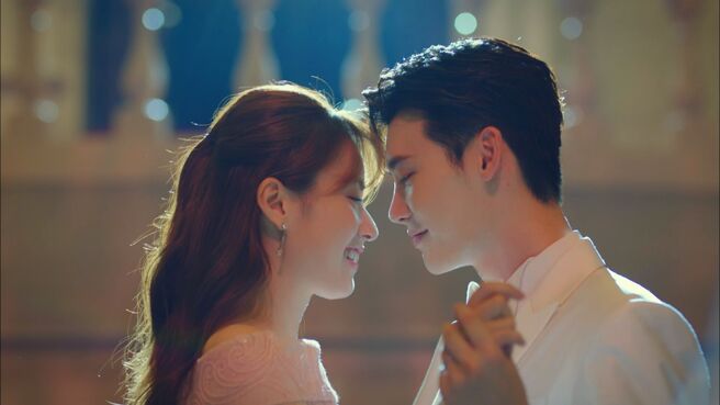 W: Two Worlds Apart season 1 episode 8 on Zee5