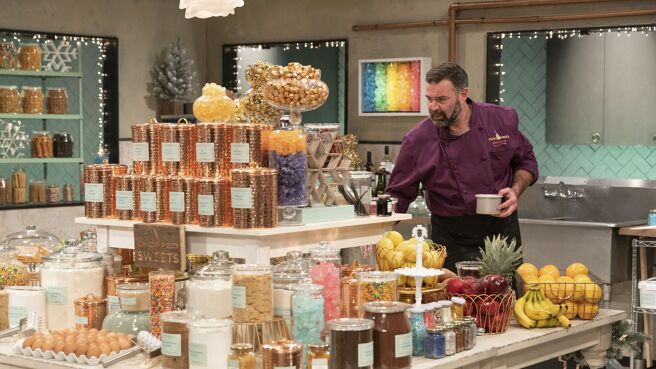 Chopped Sweets season 1 episode 1 on Discovery Plus