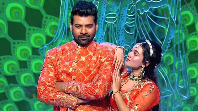 Zee Rishtey Awards 2024 season 1 episode 1 on Zee5