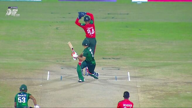 Four! Maaz Steadies Pakistan With A Crucial Boundary After Two Falls on Sony LIV