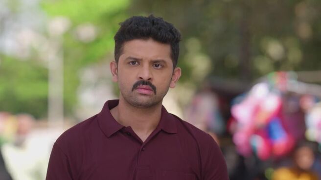 Navri Mile Hitlerla season 1 episode 8 on Zee5