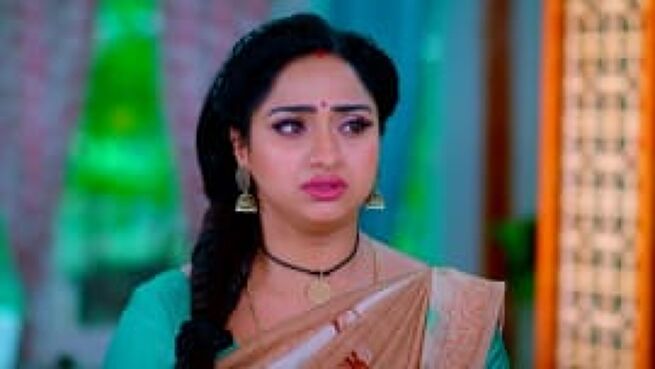 Trinayani season 1 episode 929 on Zee5