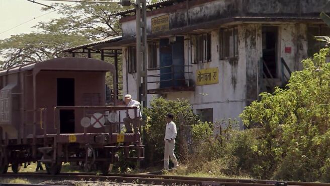 Mumbai Railway season 1 episode 3 on Discovery Plus