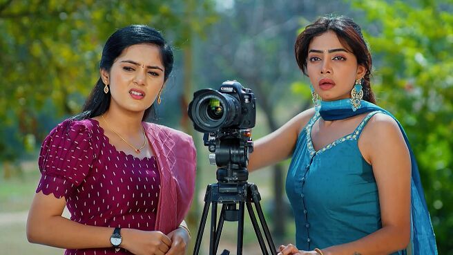 Kudumbasametham season 1 episode 13 on Zee5