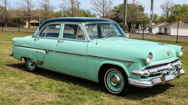 Dallas Car Sharks season 2 episode 9 on Discovery Plus