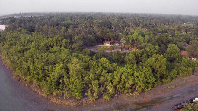 The Ganges With Sue Perkins season 1 episode 3 on Sony LIV