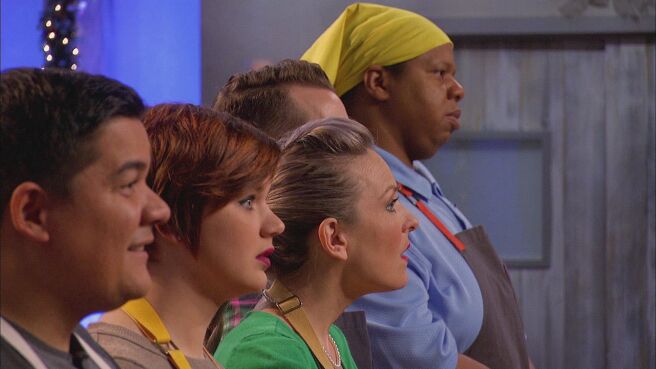 Holiday Baking Championship season 2 episode 5 on Discovery Plus