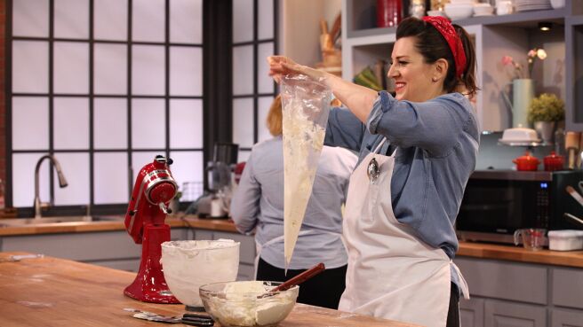 Buddy's Big Bakedown season 1 episode 20 on Discovery Plus