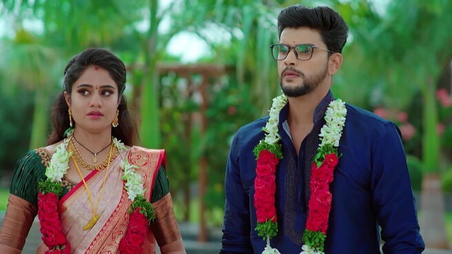 Smart Play - Jagadhatri season 1 episode 11 on Zee5