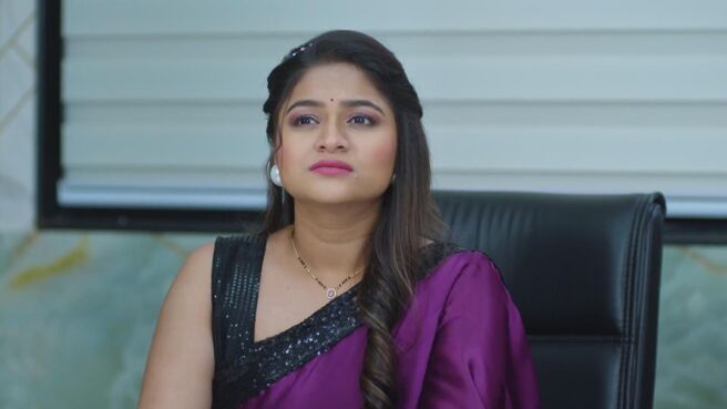 Navri Mile Hitlerla season 1 episode 4 on Zee5