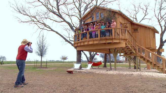 Treehouse Masters season 1 episode 5 on Discovery Plus