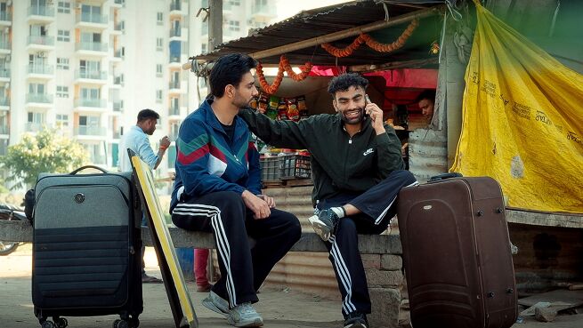 Flatmates season 1 episode 1 on Chaupal