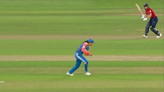 Wicket! Bouchier Hits One Straight Into The Hands Of Smriti on Sony LIV