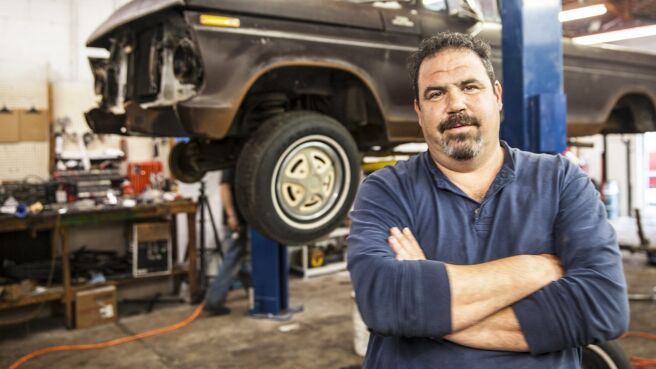 Dallas Car Sharks season 2 episode 18 on Discovery Plus