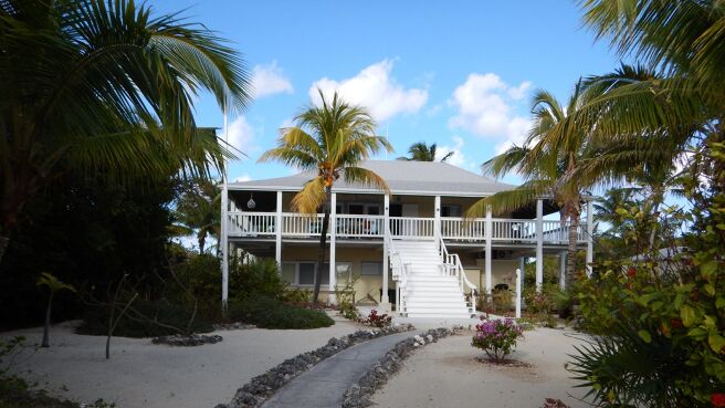 Bahamas Life season 1 episode 1 on Discovery Plus