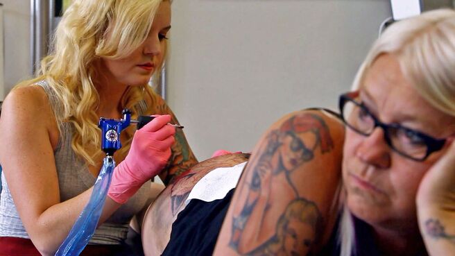 Tattoo Girls season 1 episode 2 on Discovery Plus