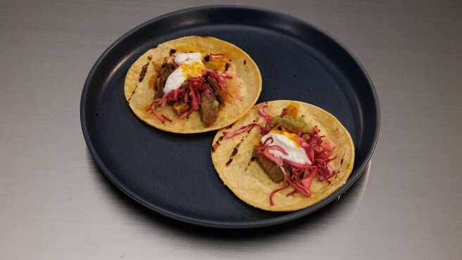 Cutthroat Kitchen: Knives Out season 1 episode 4 on Discovery Plus