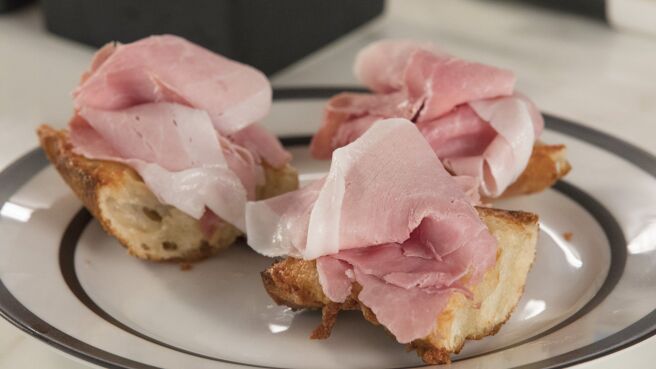 Giada Entertains season 3 episode 10 on Discovery Plus