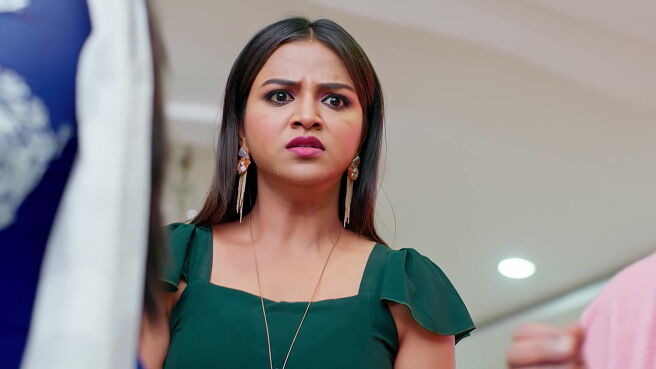 Aval Varuvala season 1 episode 79 on Zee5