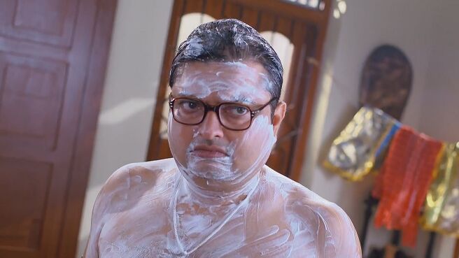 Sriman Bhogoban Das season 1 episode 1 on Zee5