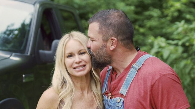 Love Off The Grid season 1 episode 1 on Discovery Plus