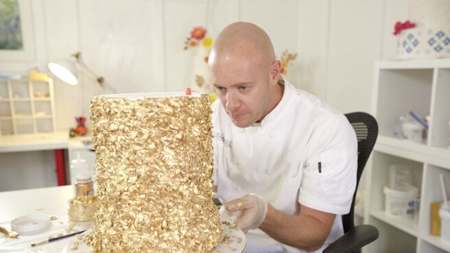 Ridiculous Cakes season 1 episode 10 on Discovery Plus