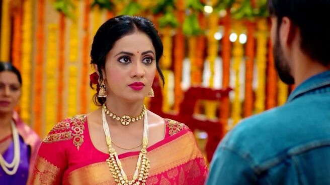 Jagadhatri season 1 episode 5 on Zee5