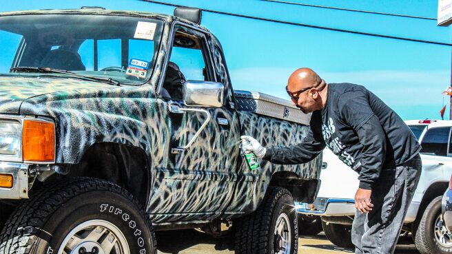 Dallas Car Sharks season 2 episode 8 on Discovery Plus