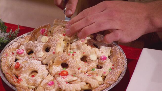Holiday Baking Championship season 2 episode 1 on Discovery Plus