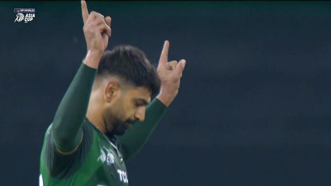 Wicket! Parashar Mistimes This One For An Easy Catch on Sony LIV