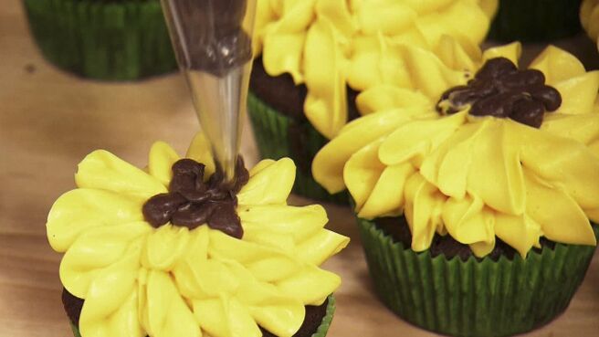 Spring Baking Championship season 1 episode 3 on Discovery Plus
