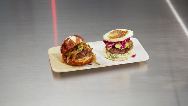 Cutthroat Kitchen: Knives Out season 1 episode 2 on Discovery Plus