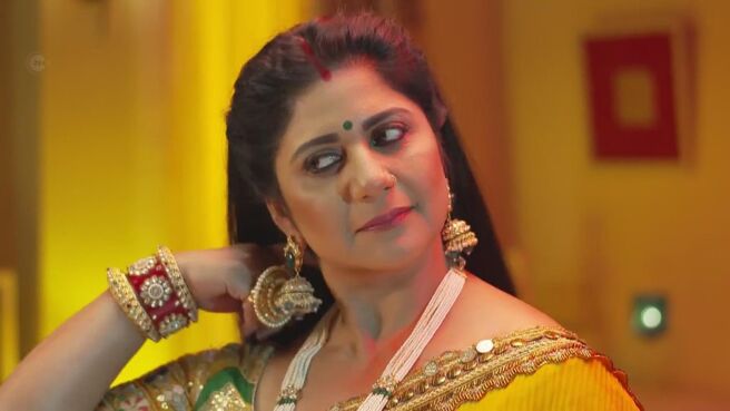 Shree season 1 episode 9 on Zee5